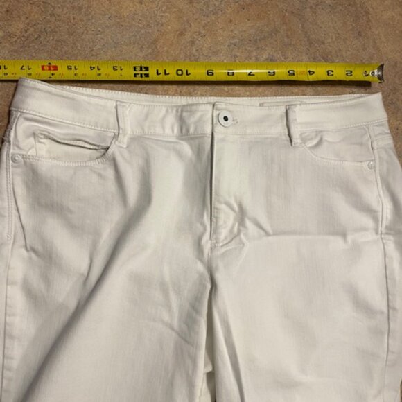 J Jill White Cropped Denim with fringed bottom. Authentic fit Size 14 - Picture 5 of 8